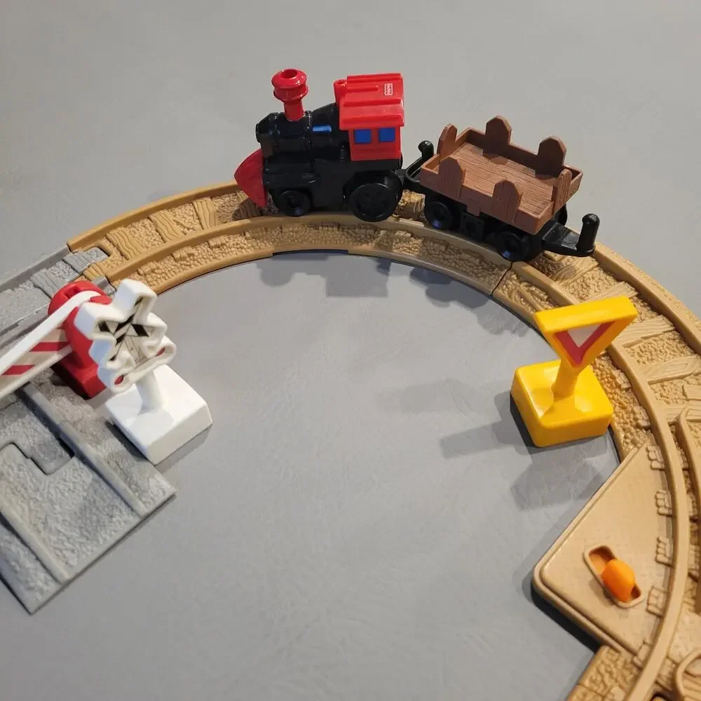 GeoTrax B1836 Tracktown Railway Fisher Price Incomplete Geo Trax Set